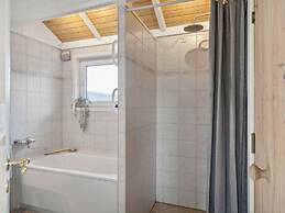 5 Star Holiday Home in Ronde