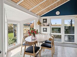 5 Star Holiday Home in Ronde
