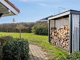 5 Star Holiday Home in Ronde