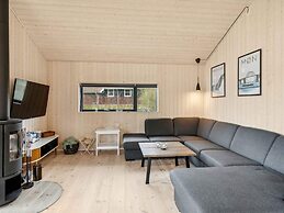 5 Star Holiday Home in Stege