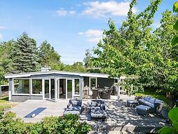 5 Star Holiday Home in Dronningmolle