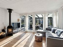 5 Star Holiday Home in Hals