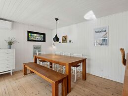 5 Star Holiday Home in Hals