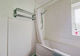 Comfy 3BR Flat on Quiet Street