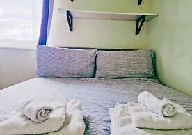 Comfy 3BR Flat on Quiet Street