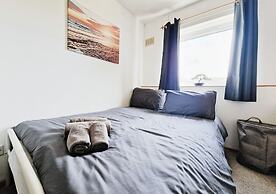 Comfy 3BR Flat on Quiet Street