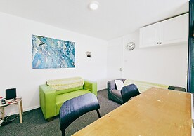 Comfy 3BR Flat on Quiet Street