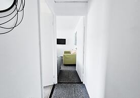 Comfy 3BR Flat on Quiet Street
