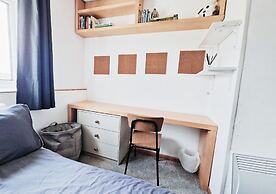 Comfy 3BR Flat on Quiet Street