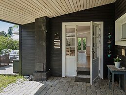 5 Star Holiday Home in Dronningmolle