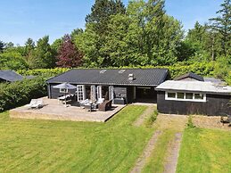 5 Star Holiday Home in Dronningmolle