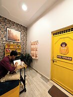 Hidden Monkey Hostel Chet Singh Ghat