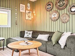 6 Person Holiday Home in Vaeggerlose