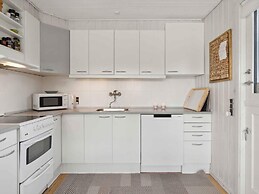 5 Star Holiday Home in Dronningmolle