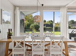 5 Star Holiday Home in Dronningmolle