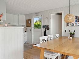 5 Star Holiday Home in Dronningmolle