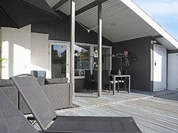 5 Star Holiday Home in Dronningmolle