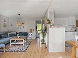 5 Star Holiday Home in Dronningmolle