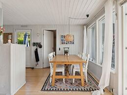 5 Star Holiday Home in Dronningmolle