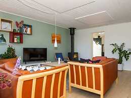 5 Star Holiday Home in Ronde