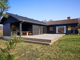5 Star Holiday Home in Ronne