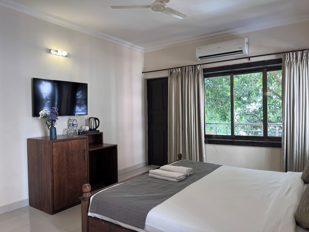 Q 23 Resort Candolim Beach