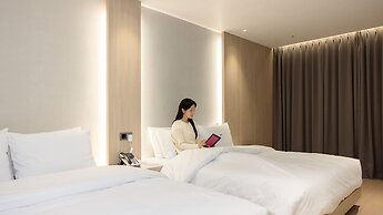 Hound Hotel Pohang Yeongildae