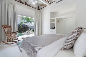 RIA ULUWATU Tropical Chic Hotel