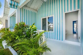 RIA ULUWATU Tropical Chic Hotel