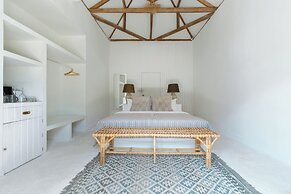 RIA ULUWATU Tropical Chic Hotel