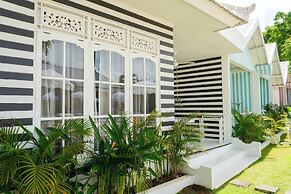 RIA ULUWATU Tropical Chic Hotel