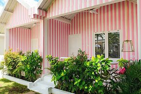 RIA ULUWATU Tropical Chic Hotel