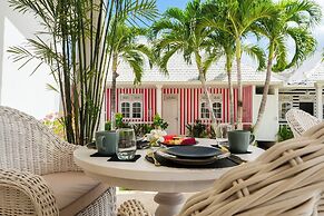 RIA ULUWATU Tropical Chic Hotel