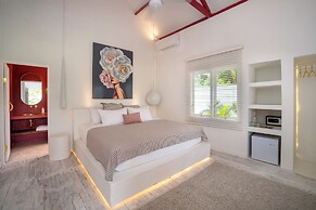 RIA ULUWATU Tropical Chic Hotel