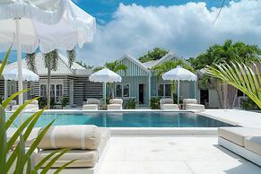 RIA ULUWATU Tropical Chic Hotel