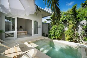 RIA ULUWATU Tropical Chic Hotel