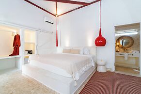 RIA ULUWATU Tropical Chic Hotel