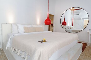 RIA ULUWATU Tropical Chic Hotel