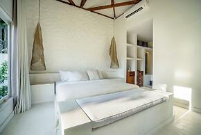 RIA ULUWATU Tropical Chic Hotel