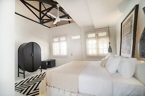 RIA ULUWATU Tropical Chic Hotel