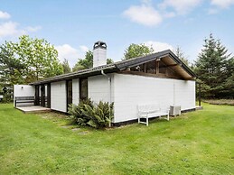 5 Star Holiday Home in Hojby
