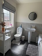 Comfortable 5 - Guest Abode - In Quiet Village