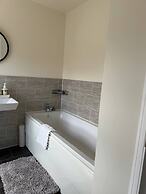 Comfortable 5 - Guest Abode - In Quiet Village