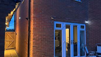 Comfortable 5 - Guest Abode - In Quiet Village