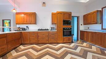 7 Bedroom Pool Villa in Kathu SV1