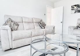 Cosy 2BR House on Quiet Street
