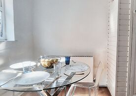 Cosy 2BR House on Quiet Street