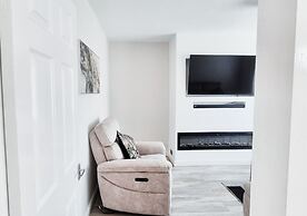Cosy 2BR House on Quiet Street