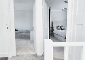 Cosy 2BR House on Quiet Street
