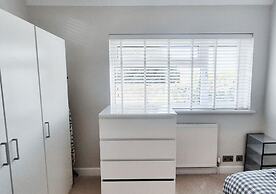 Cosy 2BR House on Quiet Street